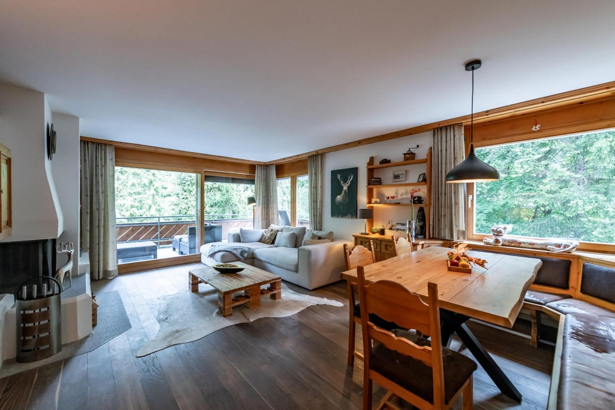 Belmont Apartment *